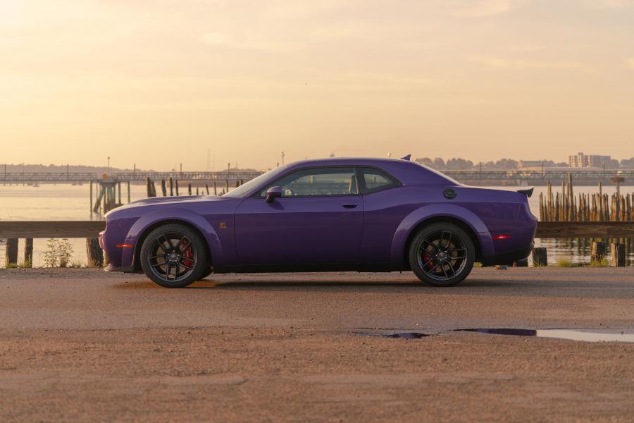  Dodge Challenger R/T Scat Pack Widebody (LC) 2018 года  (фото 40 из 48)